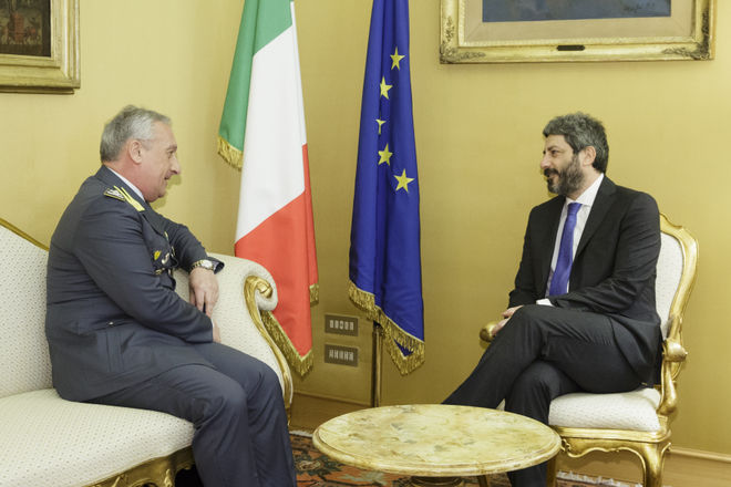 Il Presidente della Camera dei deputati Roberto Fico a colloquio con il Comandante Generale della Guardia di Finanza Giorgio Toschi