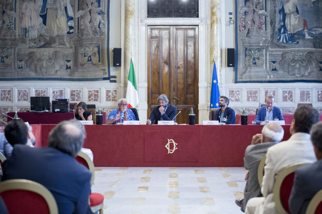 Il Presidente della Camera dei deputati Roberto Fico in un momento della tavola rotonda sull'Acqua pubblica con il Forum italiano dei movimenti per l'acqua e i comitati