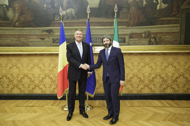 Il Presidente della Camera dei deputati Roberto Fico con il Presidente della Repubblica di Romania Klaus Iohannis