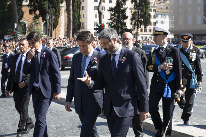 Il Presidente Roberto Fico con il Presidente del Consiglio dei Ministri Giuseppe Conte al termine della Rivista Militare in occasione della Festa della Repubblica