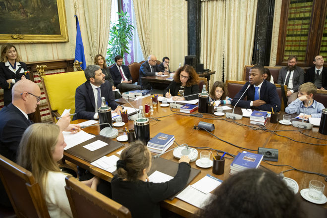 Il Presidente Roberto Fico durante la 'Capigruppo dei Bambini' in occasione del Trentennale dell'approvazione della Convenzione Onu sui diritti dell'infanzia e dell'adolescenza
