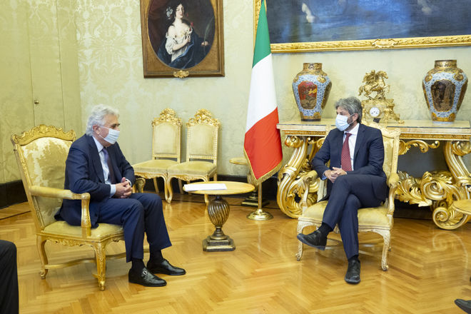 Il Presidente Roberto Fico a colloquio con il Presidente della Autorità di regolazione dei trasporti Andrea Camanzi in occasione della presentazione della Relazione annuale