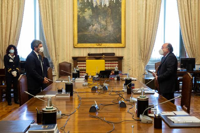 Il Presidente della Camera dei deputati, Roberto Fico con il Presidente della Federazione Nazionale Stampa Italiana (FNSI), Giuseppe Giulietti