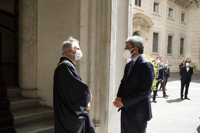 Il Presidente Roberto Fico con il Presidente della Corte Costituzionale, Giancarlo Coraggio, in occasione della Riunione straordinaria per la presentazione della Relazione sulla Giurisprudenza della Corte Costituzionale nel 2020