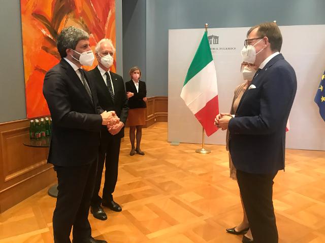 Il Presidente Roberto Fico con il Presidente del Bundesrat austriaco, Christian Buchmann, e l’Ambasciatore d’Italia presso la Repubblica austriaca, Sergio Barbanti