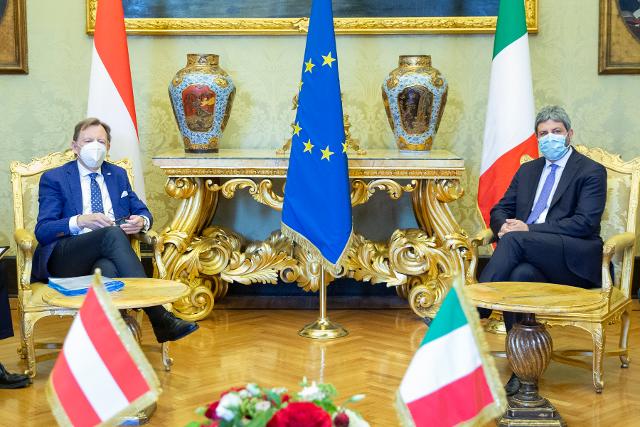 Il Presidente della Camera dei deputati, Roberto Fico, in un momento dell'incontro con Christian Buchmann, Presidente del Bundesrat della Repubblica d'Austria