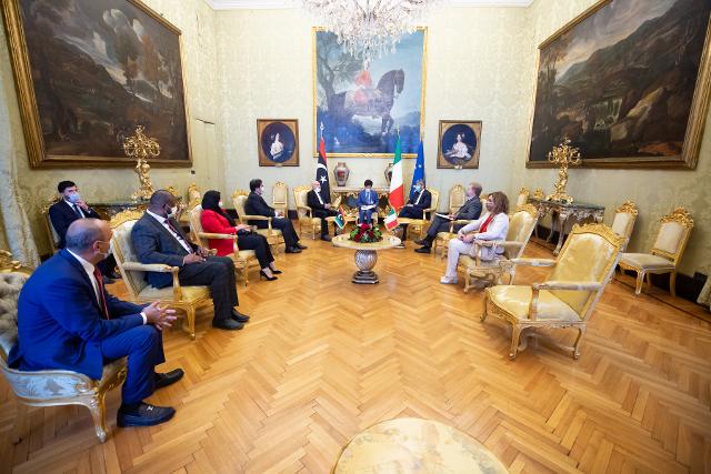Il Presidente della Camera dei deputati, Roberto Fico, in un momento dell'incontro con il Presidente della Camera dei Rappresentanti della Libia, Aghila Saleh Issa