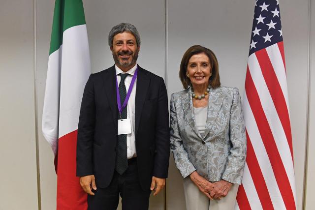 Il Presidente Roberto Fico con la Speaker della Camera dei Rappresentanti degli Stati Uniti, Nancy Pelosi, in occasione della 19ª riunione dei Presidenti delle Camere basse dei Paesi del G7