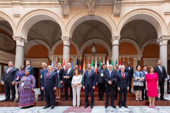 Il Presidente Roberto Fico e il Presidente del Senato della Repubblica, Maria Elisabetta Alberta Casellati, con i partecipanti alla 7a riunione dei Presidenti dei Parlamenti del G20 (P20), tenutasi presso il Senato della Repubblica