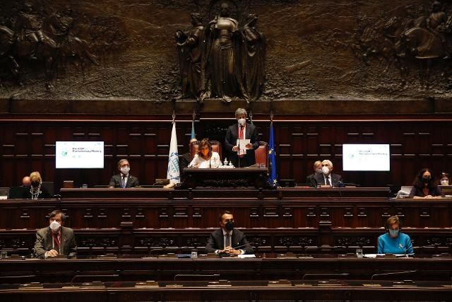 Il Presidente Roberto Fico con il Presidente del Senato della Repubblica, Maria Elisabetta Alberti Casellati, durante l'intervento in occasione della sessione inaugurale della Riunione parlamentare Pre-COP26