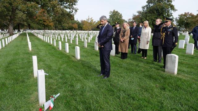 Il Presidente Roberto Fico durante la visita del Cimitero monumentale di Arlington