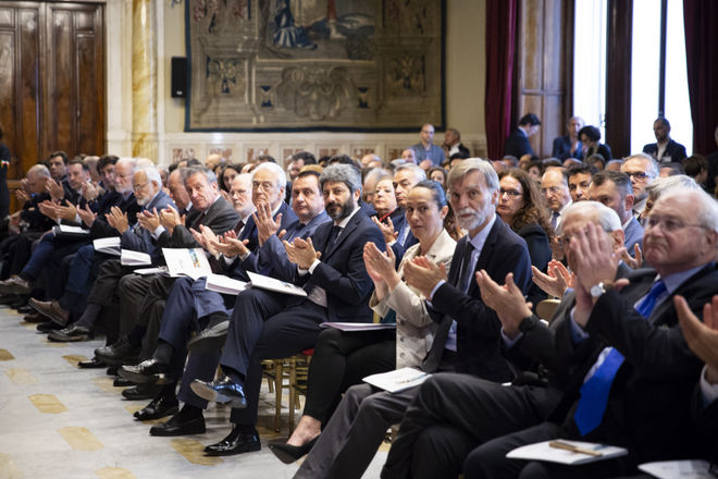 La Sala della Regina di Palazzo Montecitorio ha ospitato la presentazione del Rapporto annuale dell'Istat (Istituto Nazionale di Statistica)