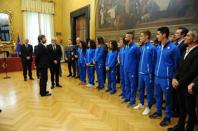 Il Presidente della Camera dei deputati Roberto Fico in un momento dell'incontro con una delegazione della Nazionale italiana di marcia