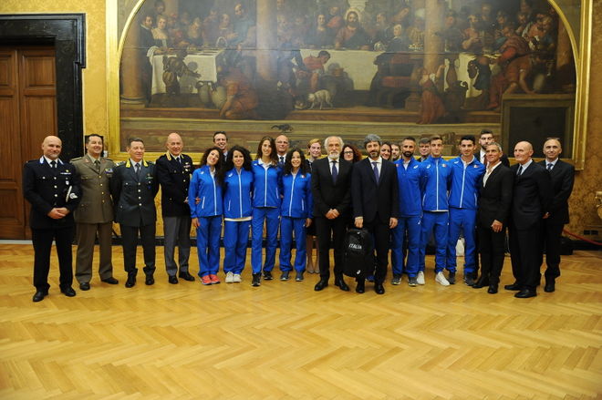 Il Presidente della Camera dei deputati Roberto Fico in un momento dell'incontro con una delegazione della Nazionale italiana di marcia