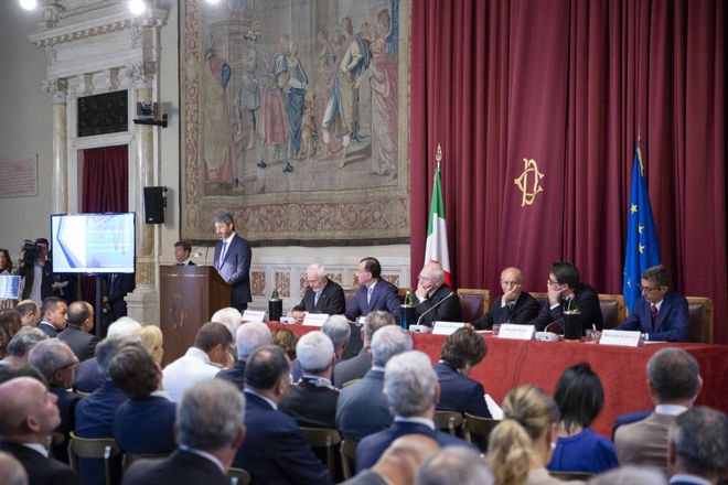 Il Presidente della Camera dei deputati Roberto Fico durante il suo indirizzo di saluto alla presentazione della Relazione annuale dell'Autorità per le garanzie nelle comunicazioni