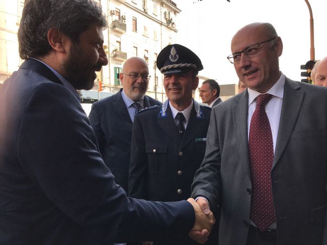 Il Presidente Roberto Fico con l'autore del libro 'E adesso la palla passa a me. Malavita solitudine e riscatto nel carcere' Antonio Mattone