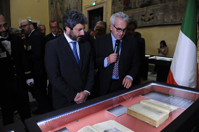 Il Presidente della Camera dei deputati Roberto Fico in un momento dell'inaugurazione della mostra 'La fortuna di Dante - Manoscritti libri opere d'arte'