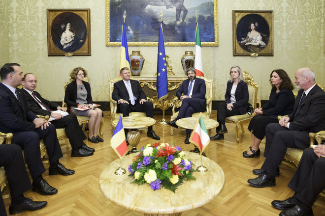 Il Presidente della Camera dei deputati Roberto Fico con il Presidente della Repubblica di Romania Klaus Iohannis