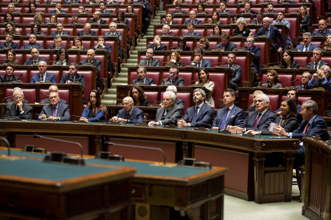 Il Presidente Roberto Fico con il Presidente della Repubblica Sergio Mattarella e i partecipanti alle Celebrazioni per i cento anni dell'Aula della Camera dei deputati