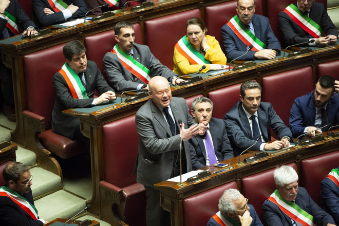 Un momento dell'intevento del Presidente del Consiglio comunale di Napoli Sandro Fucito all'incontro con i sindaci italiani sul tema 'Lo Stato dei beni Comuni'