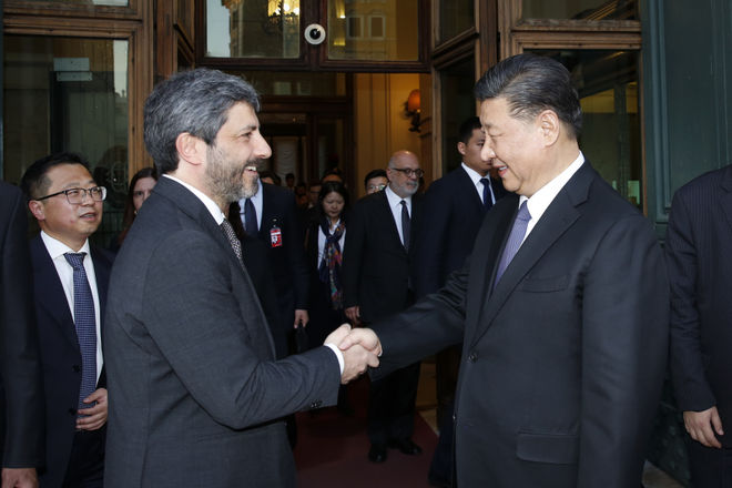 Il Presidente della Camera dei deputati Roberto Fico in un momento dell'incontro con il Presidente della Repubblica popolare cinese Xi Jinping