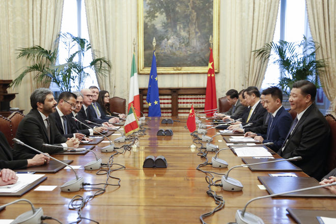 Il Presidente della Camera dei deputati Roberto Fico in un momento dell'incontro con il Presidente della Repubblica popolare cinese Xi Jinping