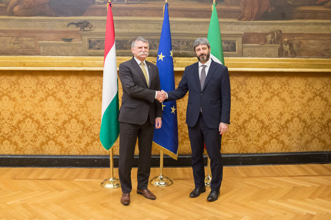 Il Presidente della Camera dei deputati Roberto Fico in un momento dell'incontro con il Presidente dell'Assemblea nazionale ungherese László Köver