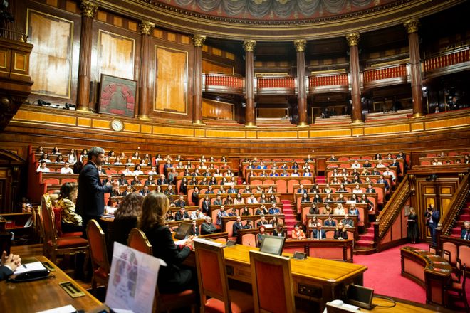 Il Presidente Roberto Fico nell'Aula di Palazzo Madama durante il suo intervento in occasione della cerimonia conclusiva del progetto 'Dalle aule parlamentari alle aule di scuola. Lezioni di Costituzione'
