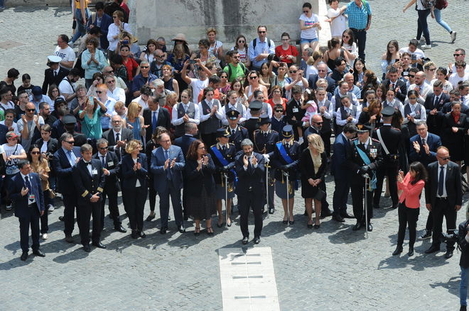 Il Presidente Roberto Fico in Piazza di Montecitorio durante il concerto della Fanfara della Polizia di Stato diretta dal Maestro Secondino De Palma in occasione della Festa della Repubblica