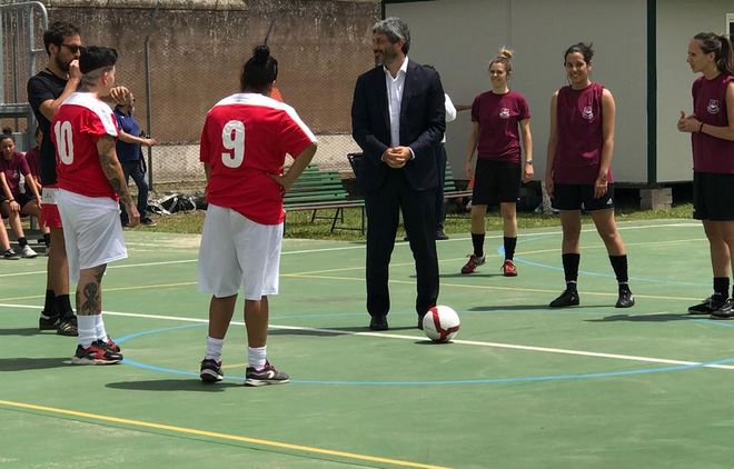 Il Presidente della Camera dei deputati Roberto Fico in un momento del torneo per il diritto allo sport 'Siamo tutte calciatrici'