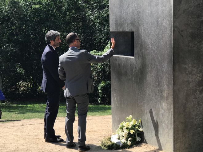 Il Presidente Roberto Fico a Berlino durante la sua visita al Memoriale per gli Omosessuali assassinati dal nazismo
