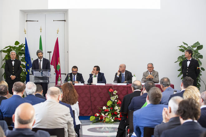 Il Presidente della Camera dei deputati Roberto Fico in un momento del suo intervento in occasione della presentazione del Rapporto 2017 / 2018 sulla legislazione tra Stato Regioni e Unione Europea