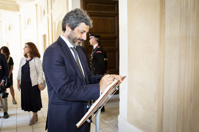 Il Presidente della Camera dei deputati Roberto Fico in visita al Palazzo dell'Emiciclo sede dell'Assemblea regionale abruzzese riaperto da un anno