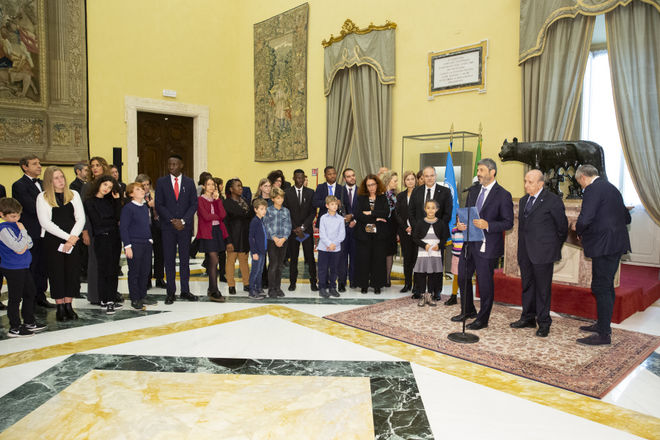 Il Presidente Roberto Fico riceve la delegazione UNICEF e i partecipanti alla 'Capigruppo dei Bambini' in occasione del Trentennale dell'approvazione della Convenzione Onu sui diritti dell'infanzia e dell'adolescenza