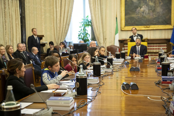 Il Presidente della Camera dei deputati Roberto Fico durante la 'Capigruppo dei Bambini' in occasione del Trentennale dell'approvazione della Convenzione Onu sui diritti dell'infanzia e dell'adolescenza