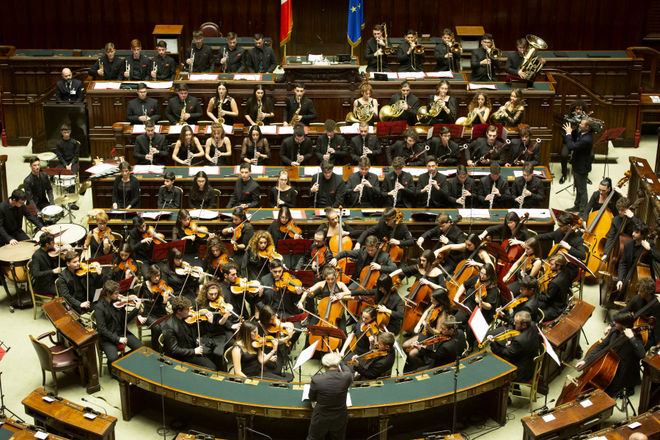 L'Aula di Palazzo Montecitorio ha ospitato il Concerto di Natale dell'Orchestra Scarlatti Junior con la partecipazione del Coro del Conservatorio 'Santa Cecilia' di Roma