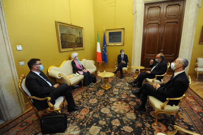 Il Presidente della Camera dei deputati Roberto Fico in un momento dell'incontro con il Comitato Ilaria Alpi e Miran Hrovatin