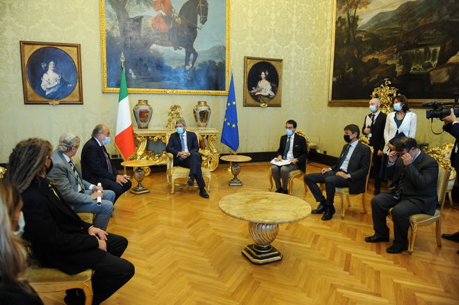 Il Presidente Roberto Fico durante l'incontro con i familiari di Italo Toni e Graziella De Palo