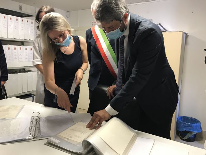 Un momento della visita del Presidente Roberto Fico alla mostra 'Un sogno fatto in Sicilia' per l'apertura delle celebrazioni del centenario della nascita di Leonardo Sciascia