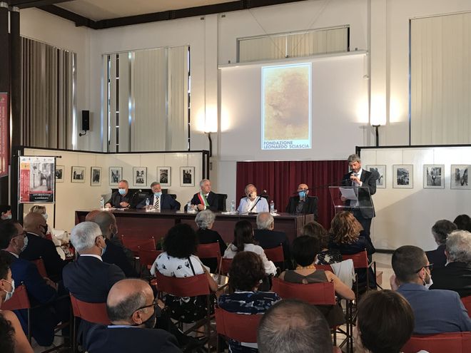 Il Presidente Roberto Fico durante il suo intervento in occasione della presentazione della mostra 'Un sogno fatto in Sicilia' per l'apertura delle celebrazioni del centenario della nascita di Leonardo Sciascia