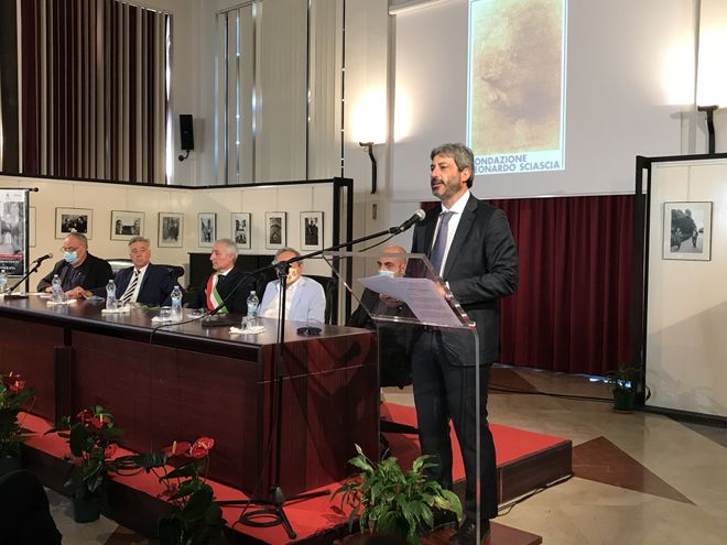 Il Presidente Roberto Fico durante il suo intervento in occasione della presentazione della mostra 'Un sogno fatto in Sicilia' per l'apertura delle celebrazioni del centenario della nascita di Leonardo Sciascia
