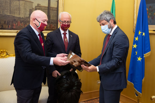 Il Presidente della Camera dei deputati Roberto Fico in un momento dell'incontro con l'Associazione Nazionale Bersaglieri