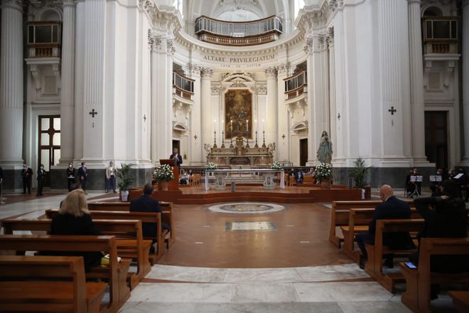 Un momento dell'incontro nella Basilica dello Spirito Santo con gli studenti in occasione del bicentenario della prima seduta del Parlamento delle Due Sicilie