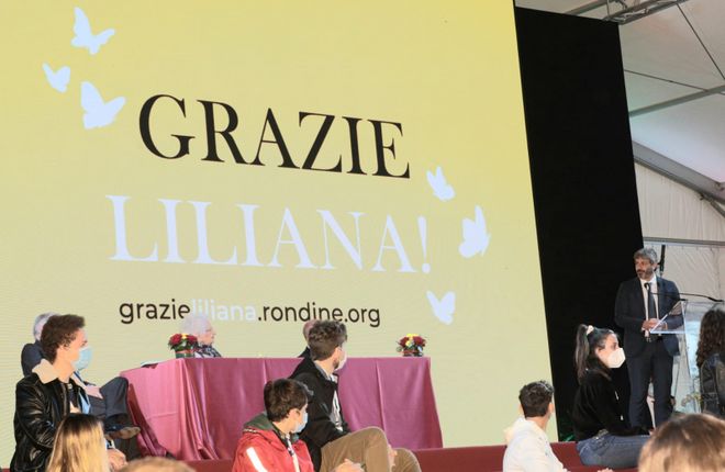 Il Presidente della Camera dei deputati Roberto Fico con la senatrice Liliana Segre in un momento dell'evento "Grazie Liliana!"