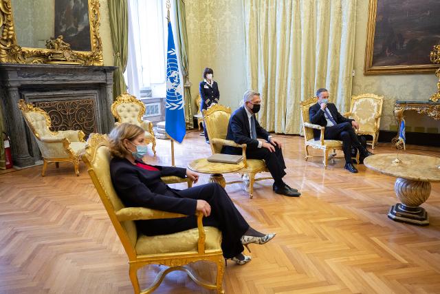 Un momento dell'incontro del Presidente Roberto Fico con l'Alto Commissario delle Nazioni Unite per i rifugiati, Filippo Grandi