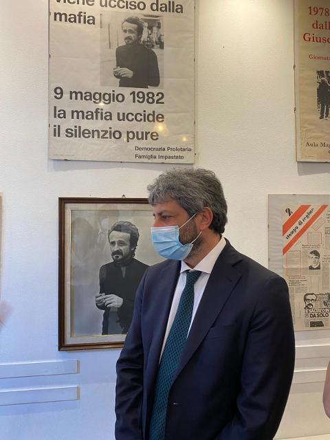 Il Presidente della Camera dei deputati, Roberto Fico, in un momento della visita presso i luoghi della memoria di Peppino Impastato