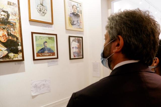 Il Presidente della Camera dei deputati, Roberto Fico, in un momento della visita presso i luoghi della memoria di Peppino Impastato