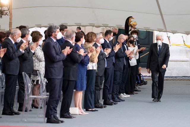 Il Presidente della Camera dei deputati, Roberto Fico, con il Presidente della Repubblica, Sergio Mattarella, in un momento della cerimonia in occasione della Festa Nazionale della Repubblica