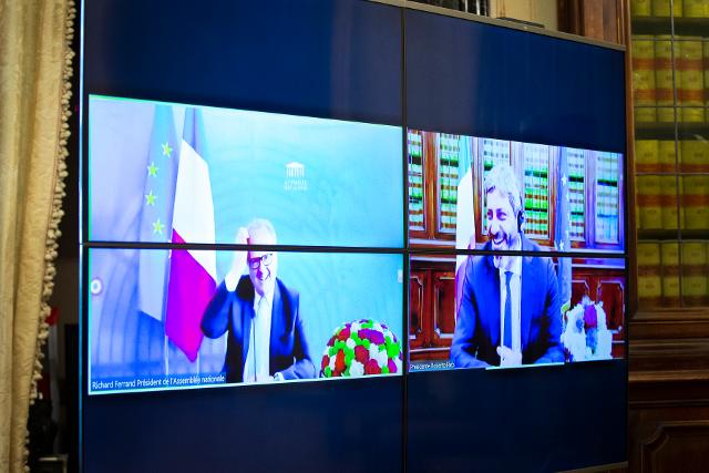 Il Presidente della Camera dei deputati, Roberto Fico, in un momento dell'incontro, in videocollegamento, con Richard Ferrand, Presidente dell'Assemblea Nazionale francese