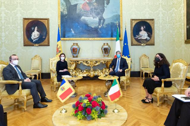 Un momento dell'incontro tra il Presidente Roberto Fico e la Presidente della Repubblica di Moldova, Maia Sandu